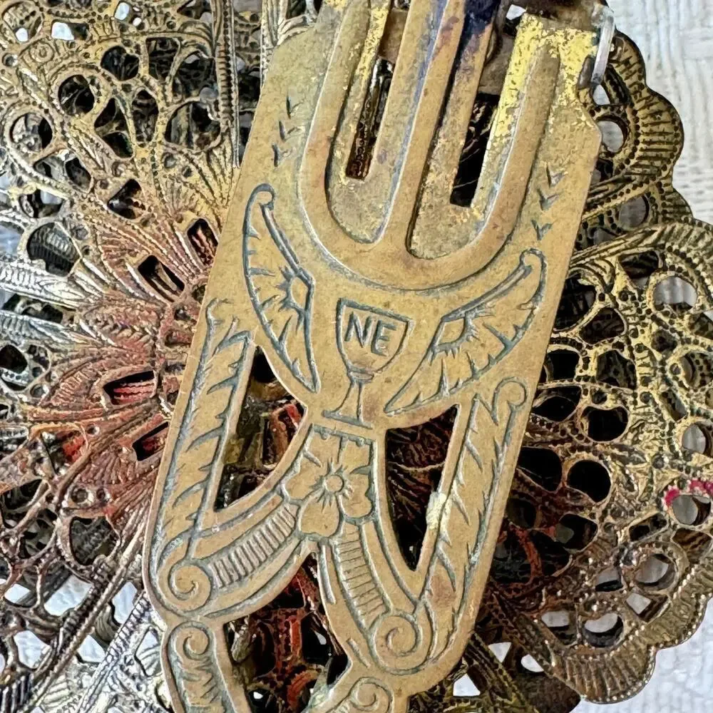 Vintage New England Glassworks Large 2.75” Fur Scarf Clip Deco Filigree 1920’s